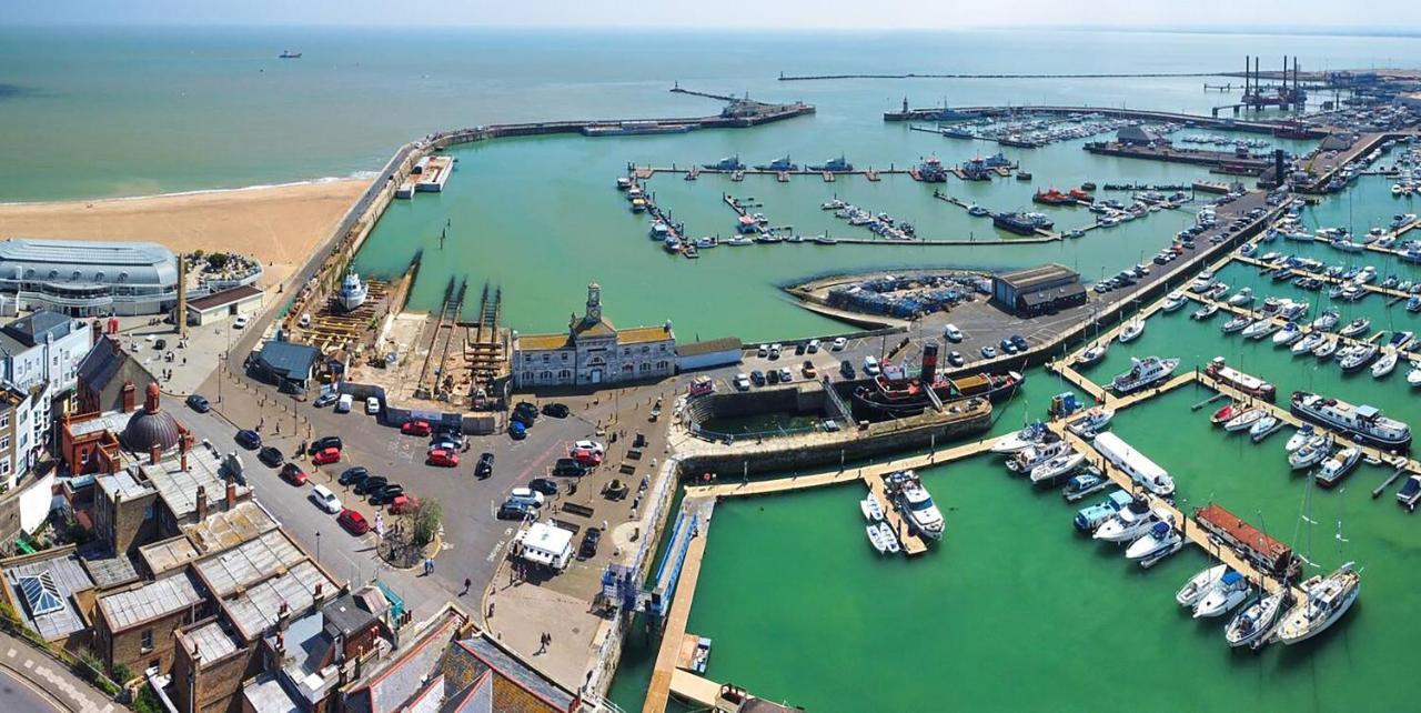 Sohot Stays The Royal Suite Harbour Views Sleeps 4 Ramsgate Exterior photo